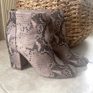 STEVE MADDEN Snakeskin Booties Size 7.5-8